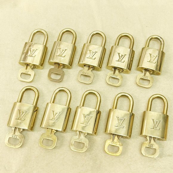 Authentic LOUIS VUITTON LV 10 SET PADLOCK KEY CHARM CADENA GOLD-PLATED - Picture 1 of 4